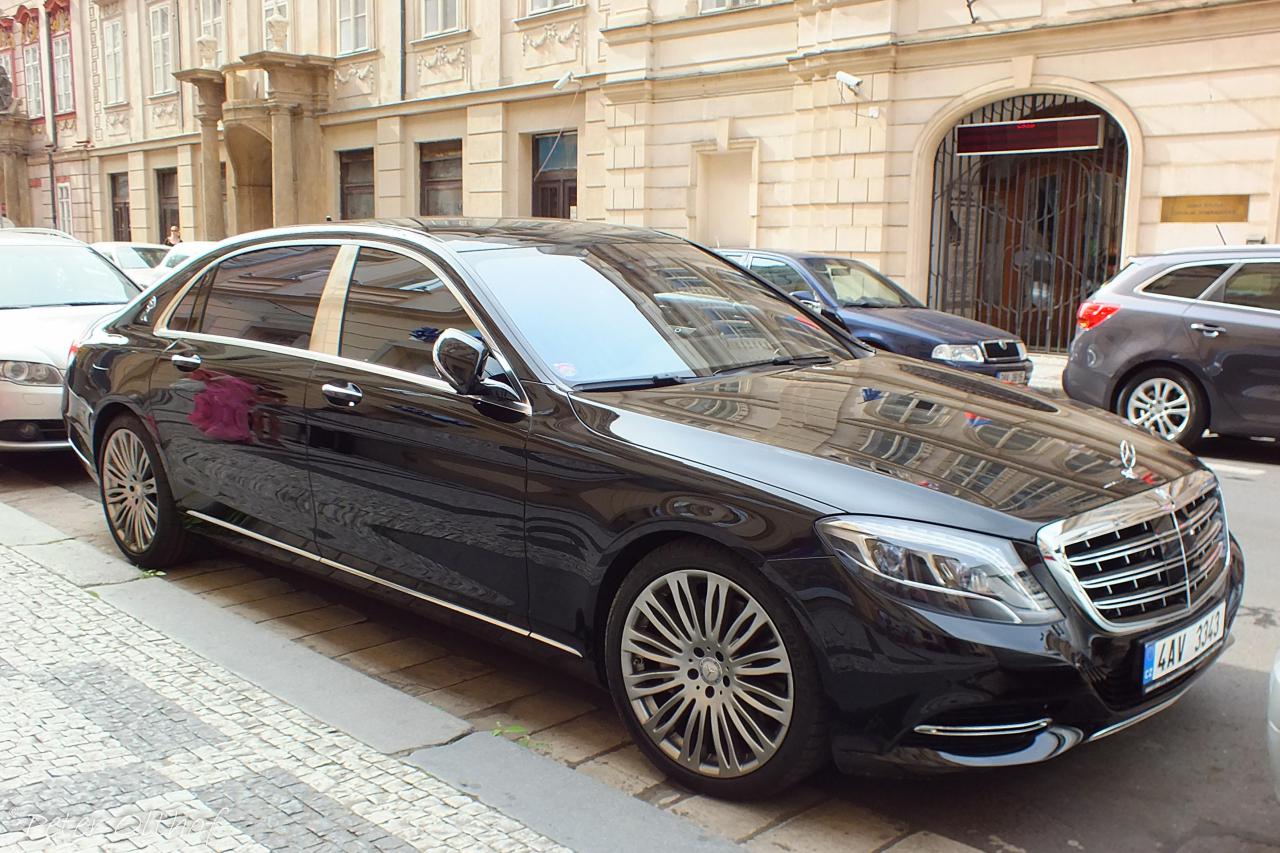 Mercedes benz w222 maybach